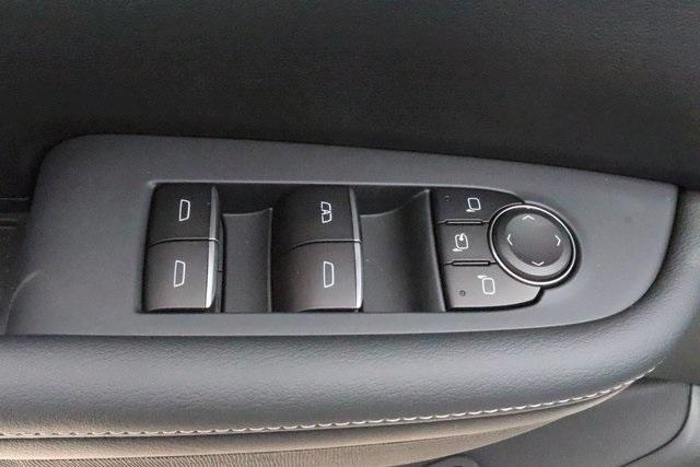 Photo of 2025 Summit White Buick Enclave