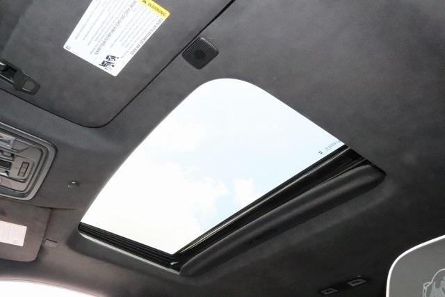 Photo of 2025 Summit White GMC Sierra 2500