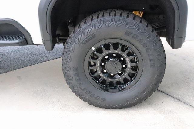 Photo of 2025 Summit White GMC Sierra 2500