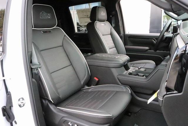 Photo of 2025 Summit White GMC Sierra 2500