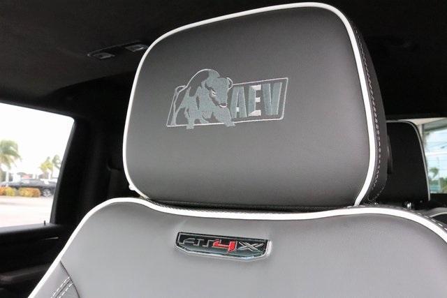 Photo of 2025 Summit White GMC Sierra 2500