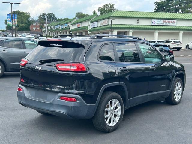 Photo of 2016 Brilliant Black Crystal Pearl Coat Jeep Cherokee