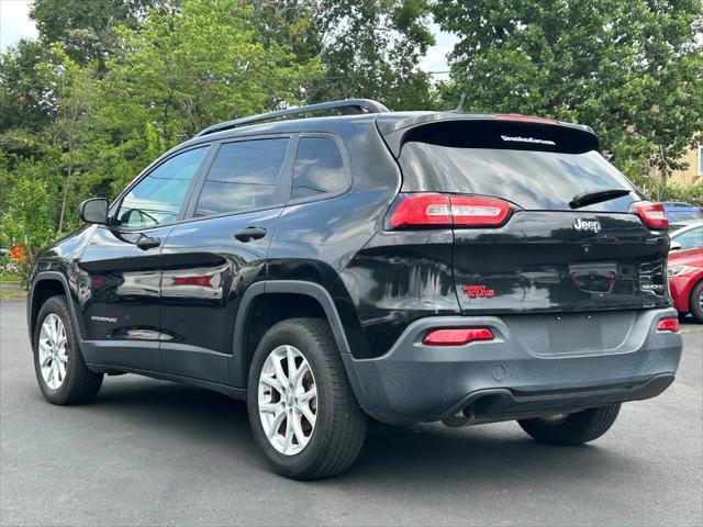 Photo of 2016 Brilliant Black Crystal Pearl Coat Jeep Cherokee