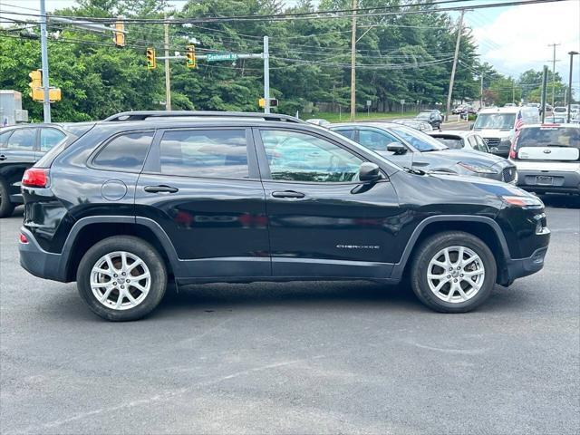 Photo of 2016 Brilliant Black Crystal Pearl Coat Jeep Cherokee