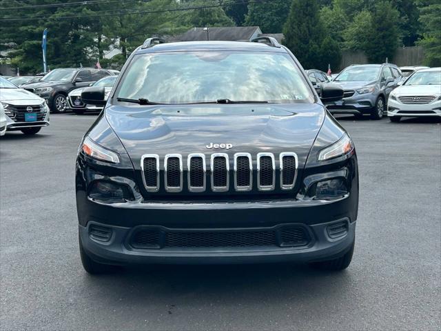 Photo of 2016 Brilliant Black Crystal Pearl Coat Jeep Cherokee