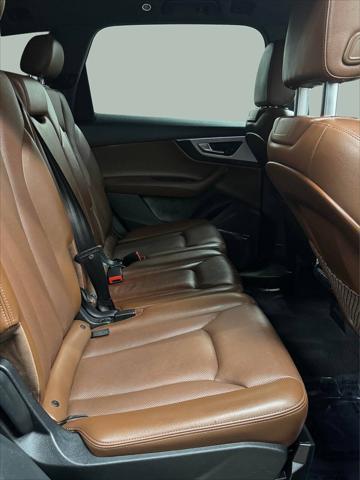 Photo of 2018 Black Audi Q7