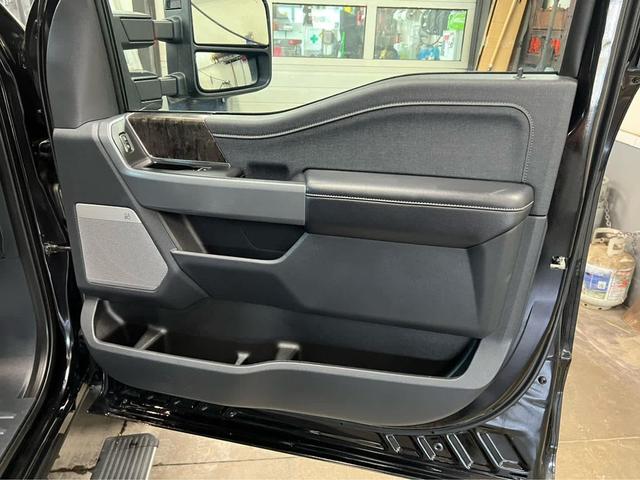 Photo of 2024 Agate Black Metallic Ford F-250
