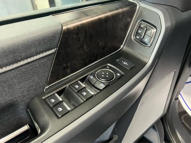 Photo of 2024 Agate Black Metallic Ford F-250