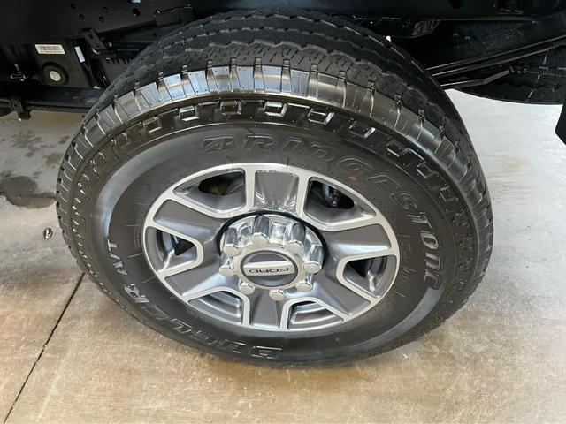Photo of 2024 Agate Black Metallic Ford F-250