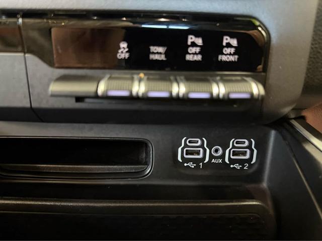 Photo of 2022 Granite Crystal Metallic Clearcoat RAM 1500