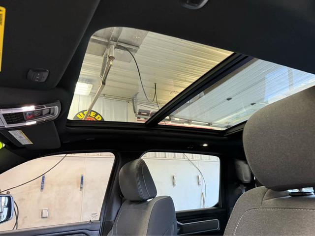 Photo of 2022 Granite Crystal Metallic Clearcoat RAM 1500