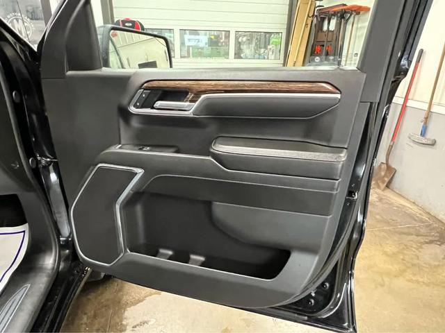 Photo of 2025 Onyx Black GMC Sierra 1500