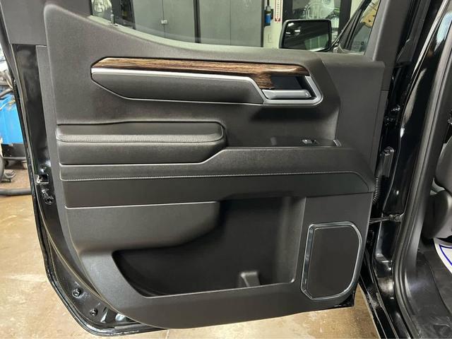Photo of 2025 Onyx Black GMC Sierra 1500