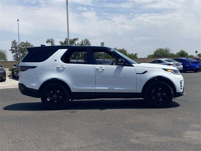 Photo of 2025 Fuji White Land Rover Discovery