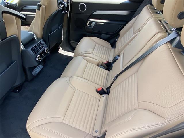 Photo of 2025 Fuji White Land Rover Discovery