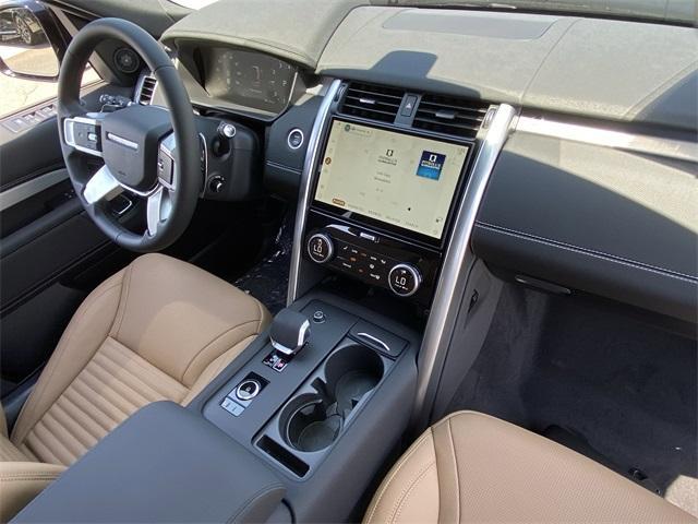 Photo of 2025 Fuji White Land Rover Discovery