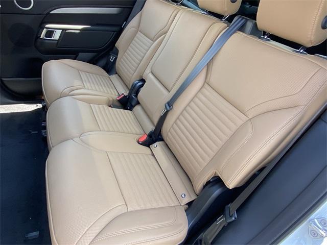 Photo of 2025 Fuji White Land Rover Discovery