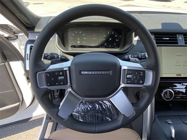 Photo of 2025 Fuji White Land Rover Discovery