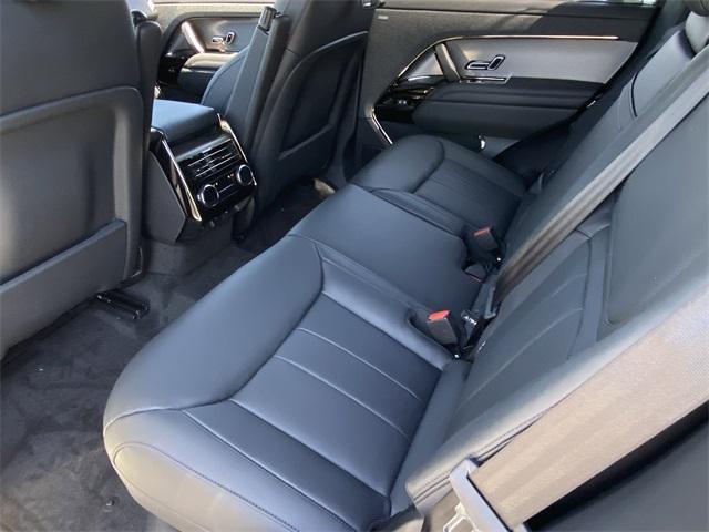 Photo of 2025 Fuji White Land Rover Range Rover Sport