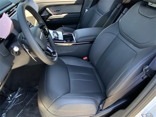 Photo of 2025 Fuji White Land Rover Range Rover Sport