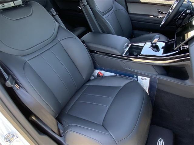 Photo of 2025 Fuji White Land Rover Range Rover Sport