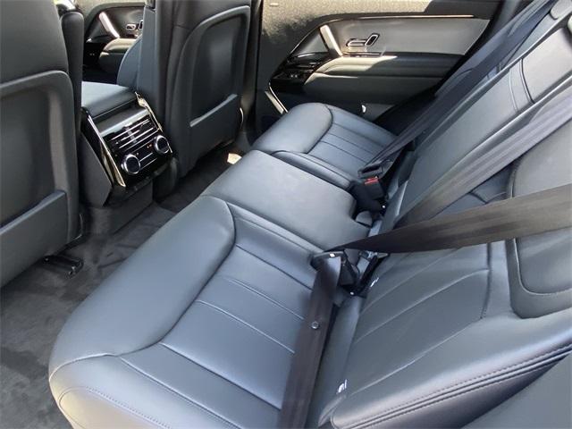 Photo of 2025 Fuji White Land Rover Range Rover Sport