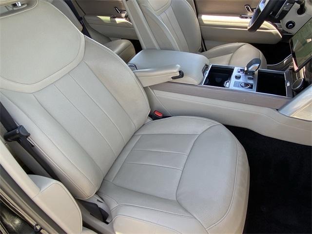Photo of 2023 Santorini Black Land Rover Range Rover