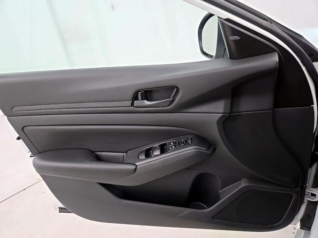 Photo of 2024 White Nissan Altima