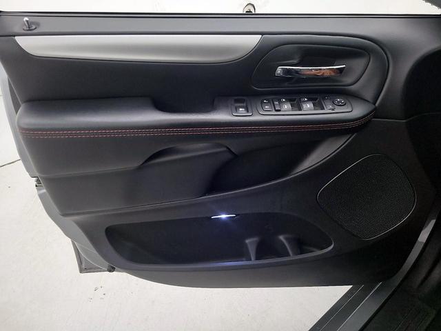 Photo of 2019 Silver Dodge Grand Caravan