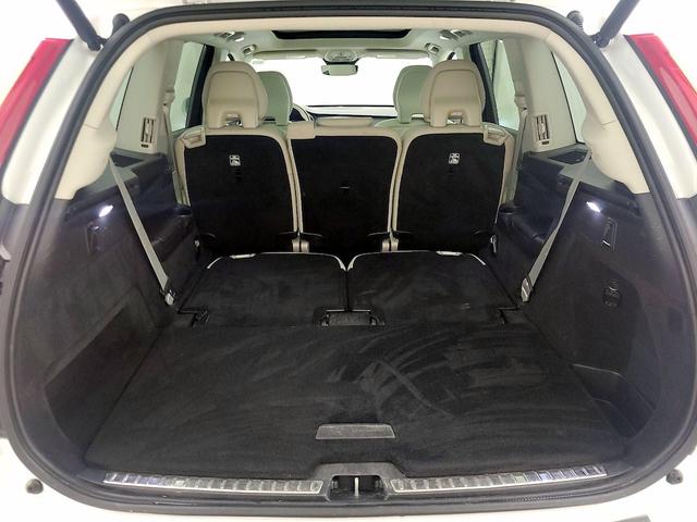 Photo of 2023 White Volvo XC90