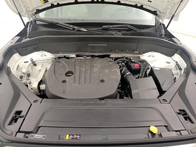Photo of 2023 White Volvo XC90