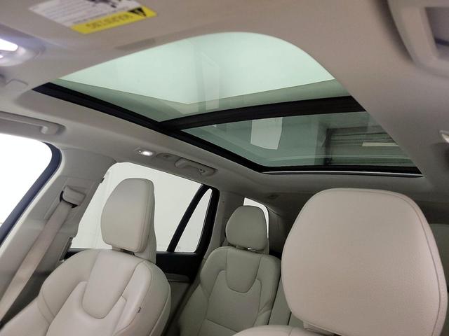 Photo of 2023 White Volvo XC90