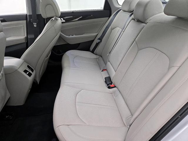 Photo of 2016 Silver Hyundai SONATA