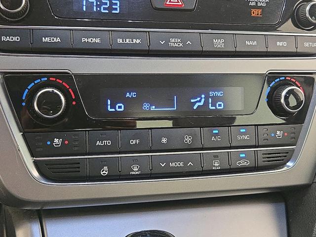 Photo of 2016 Silver Hyundai SONATA