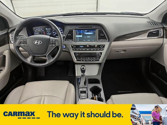 Photo of 2016 Silver Hyundai SONATA