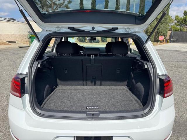 Photo of 2018 Pure White Volkswagen Golf GTI
