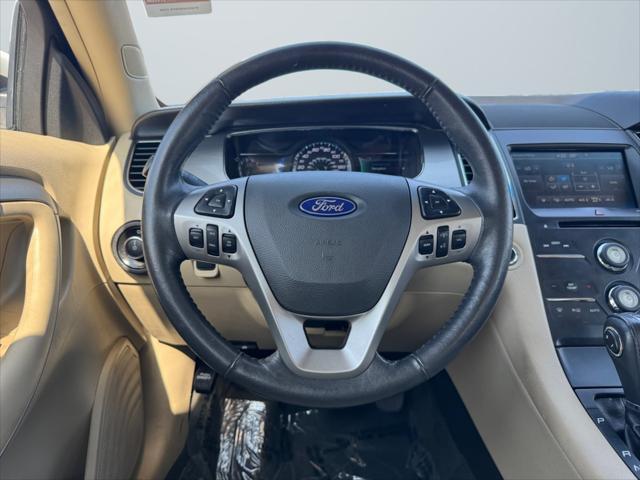 Photo of 2015 WHITE PLATINUM MET TRI-COAT Ford Taurus