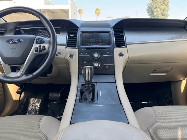 Photo of 2015 WHITE PLATINUM MET TRI-COAT Ford Taurus