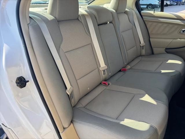 Photo of 2015 WHITE PLATINUM MET TRI-COAT Ford Taurus