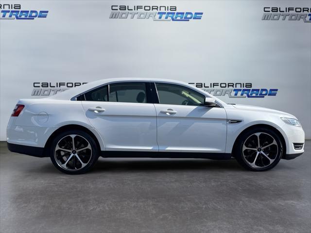 Photo of 2015 WHITE PLATINUM MET TRI-COAT Ford Taurus