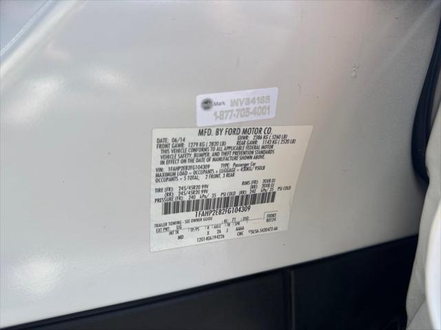 Photo of 2015 WHITE PLATINUM MET TRI-COAT Ford Taurus