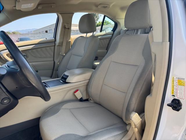 Photo of 2015 WHITE PLATINUM MET TRI-COAT Ford Taurus