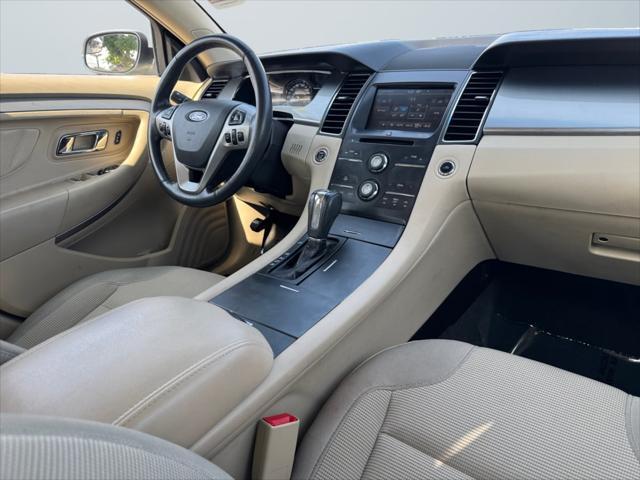 Photo of 2015 WHITE PLATINUM MET TRI-COAT Ford Taurus