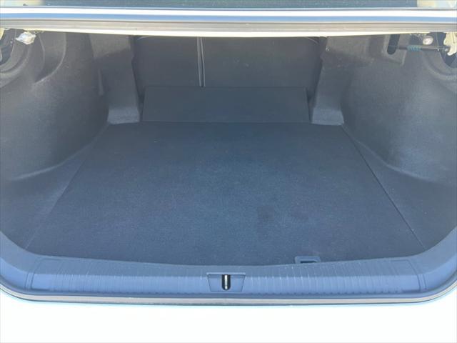 Photo of 2022 Wind Chill Pearl Toyota Avalon