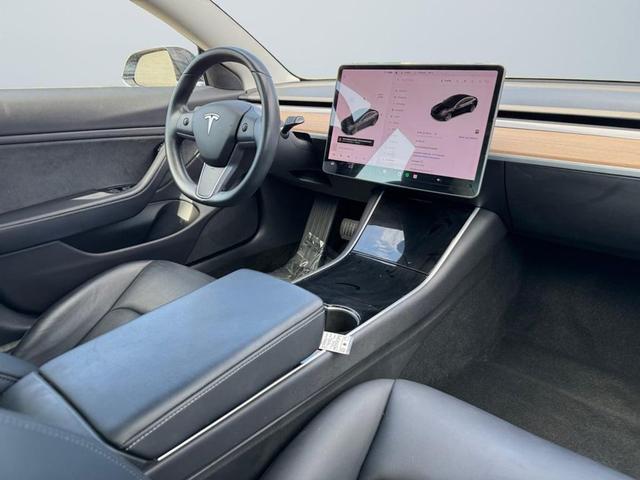 Photo of 2019 Solid Black Tesla Model 3