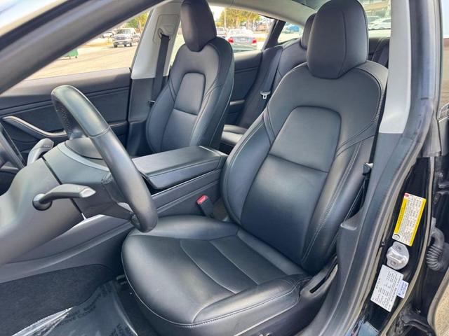 Photo of 2019 Solid Black Tesla Model 3