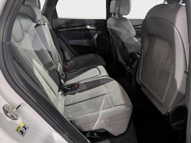 Photo of 2022 Glacier White Audi SQ5