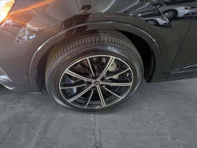 Photo of 2023 Mythos Black Metallic Audi Q7