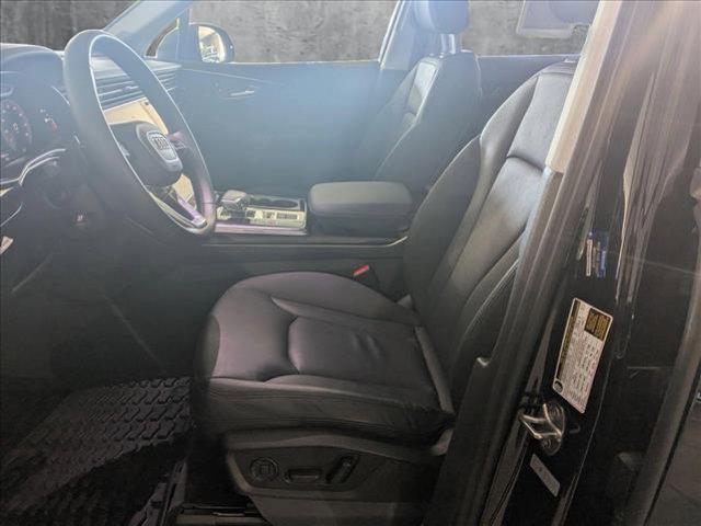 Photo of 2023 Mythos Black Metallic Audi Q7