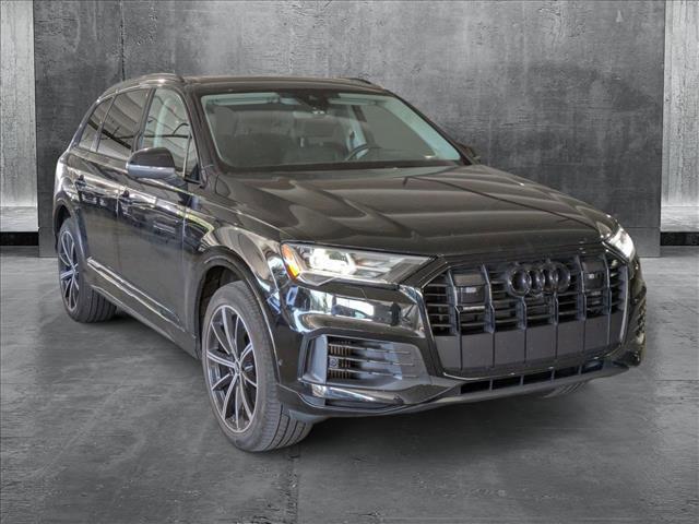 Photo of 2023 Mythos Black Metallic Audi Q7